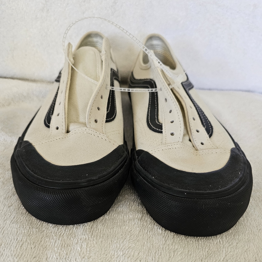 Vans ultra cush sneakers (missing laces) NWOTB